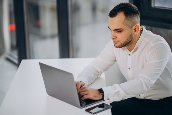 Moderniser vos Web Apps : 5 récits de création de meilleures expériences client grâce à la migration cloud